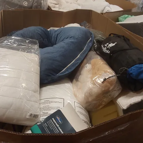 PALLET CONTAINING A LARGE QUANTITY OF ASSORTED CUSHIONS, PILLOWS AND OTHER RELATED ITEMS ECT