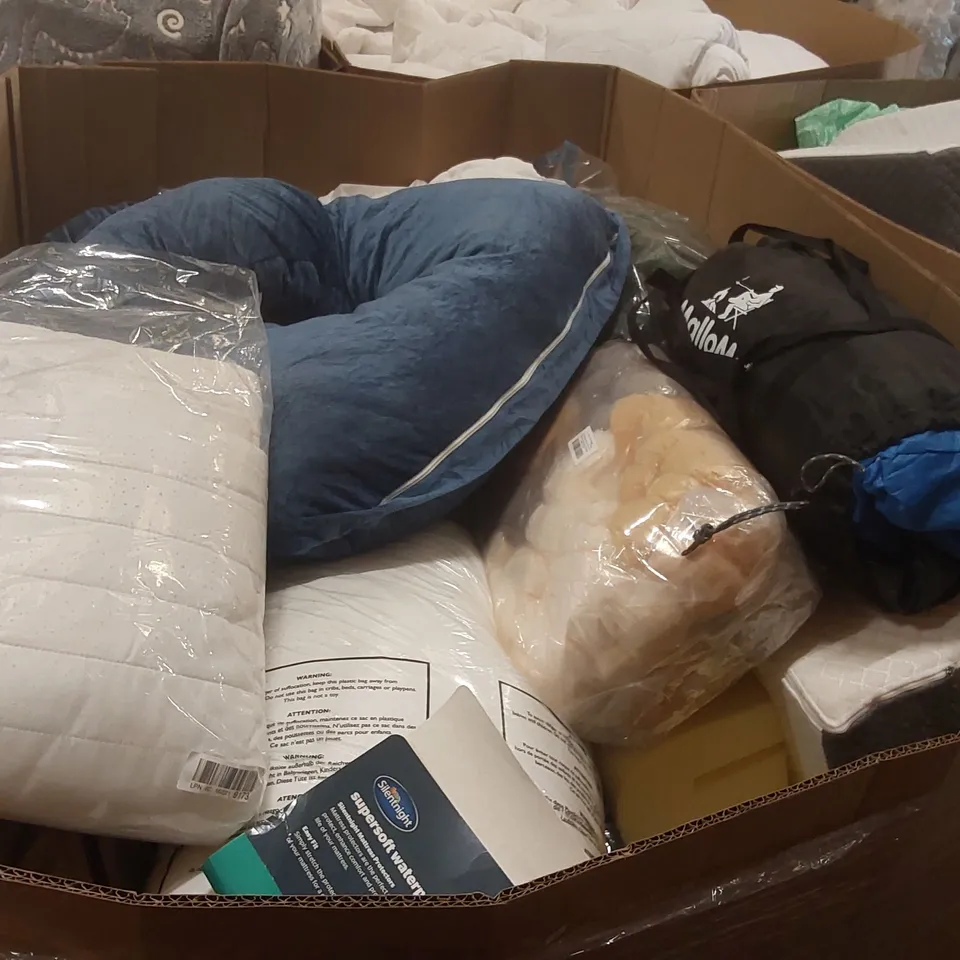 PALLET CONTAINING A LARGE QUANTITY OF ASSORTED CUSHIONS, PILLOWS AND OTHER RELATED ITEMS ECT