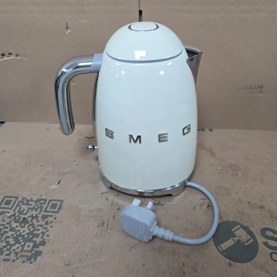 BOXED SMEG 50'S STYLE ELECTRIC KETTLE IN CREAM