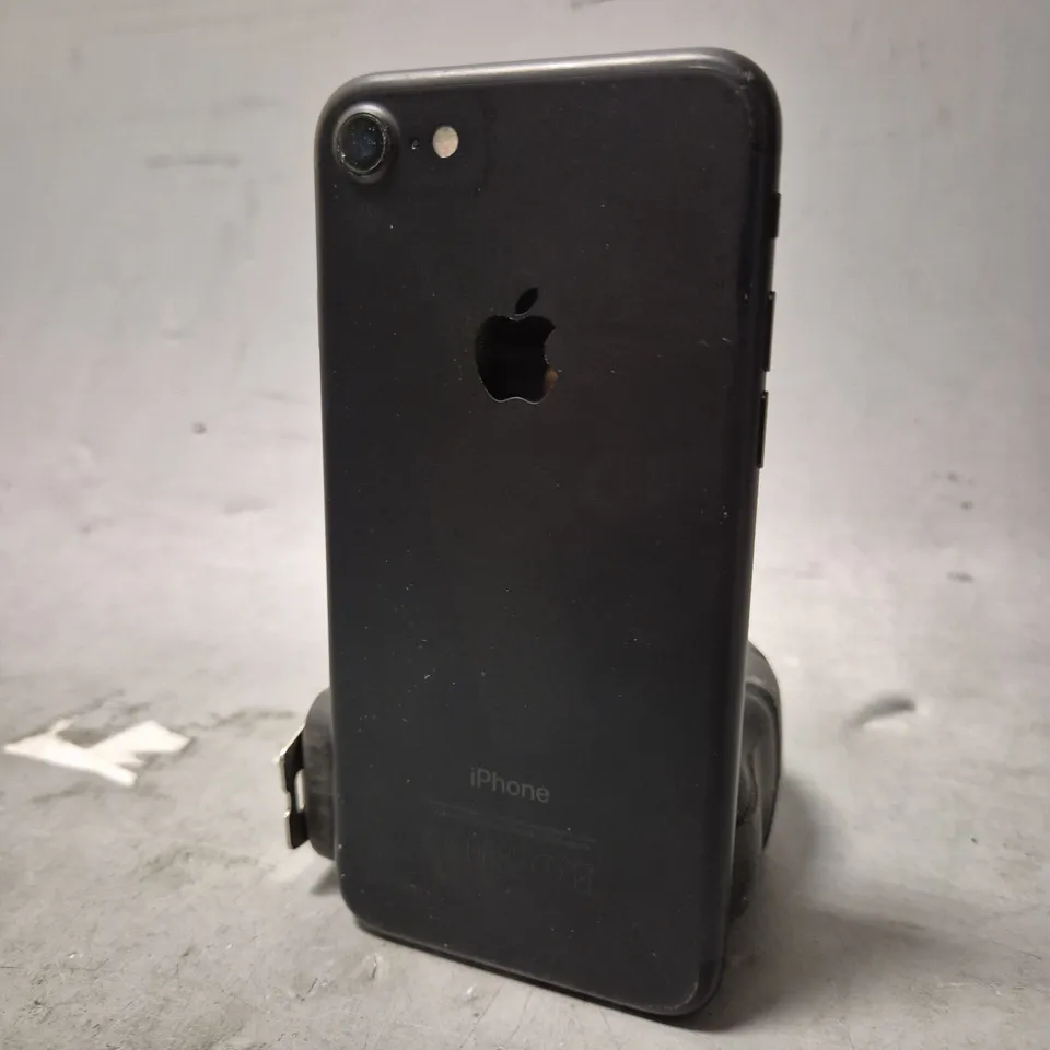 BOXED APPLE IPHONE 7 (A1778) SMARTPHONE