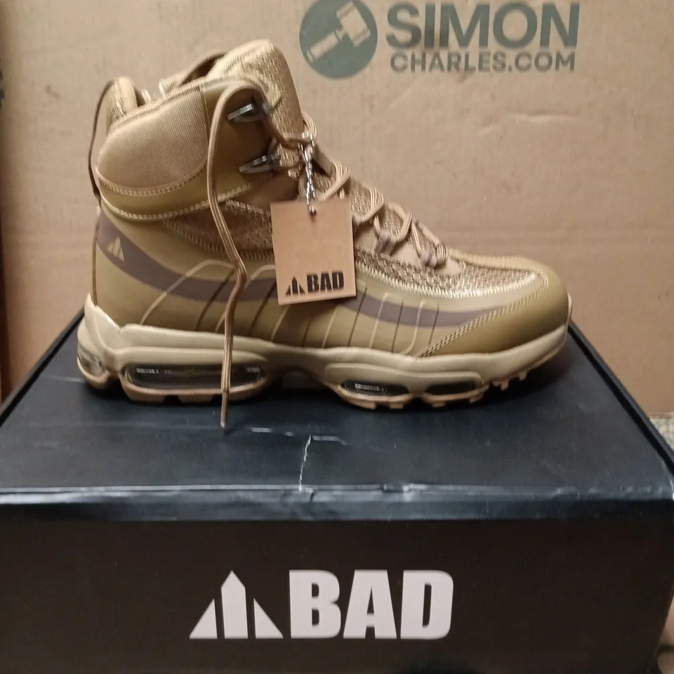 BAD FLASH WORK BOOTS STONE SIZE 8
