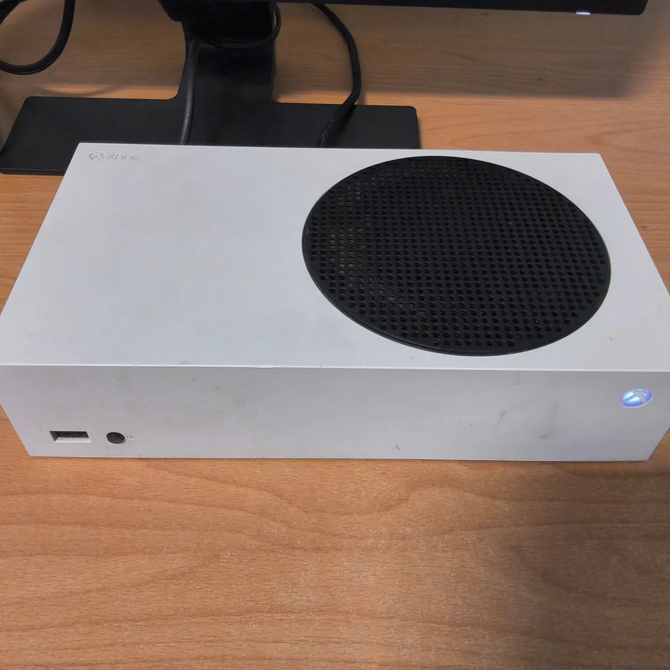 UNBOXED XBOX SERIES X CONSOLE WITH CONTROLLER AND LEADS