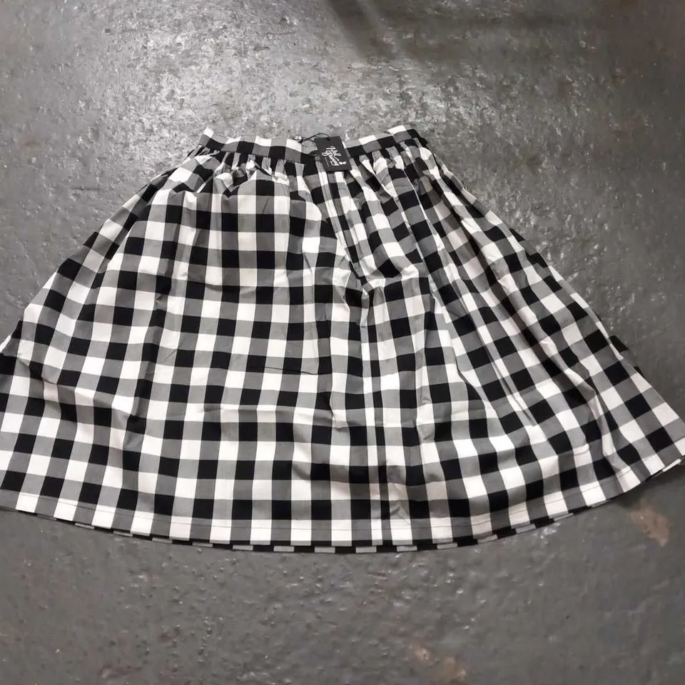APPROXIMATELY 8 HELL BUNNY SKIRTS IN ASSORTED SIZES