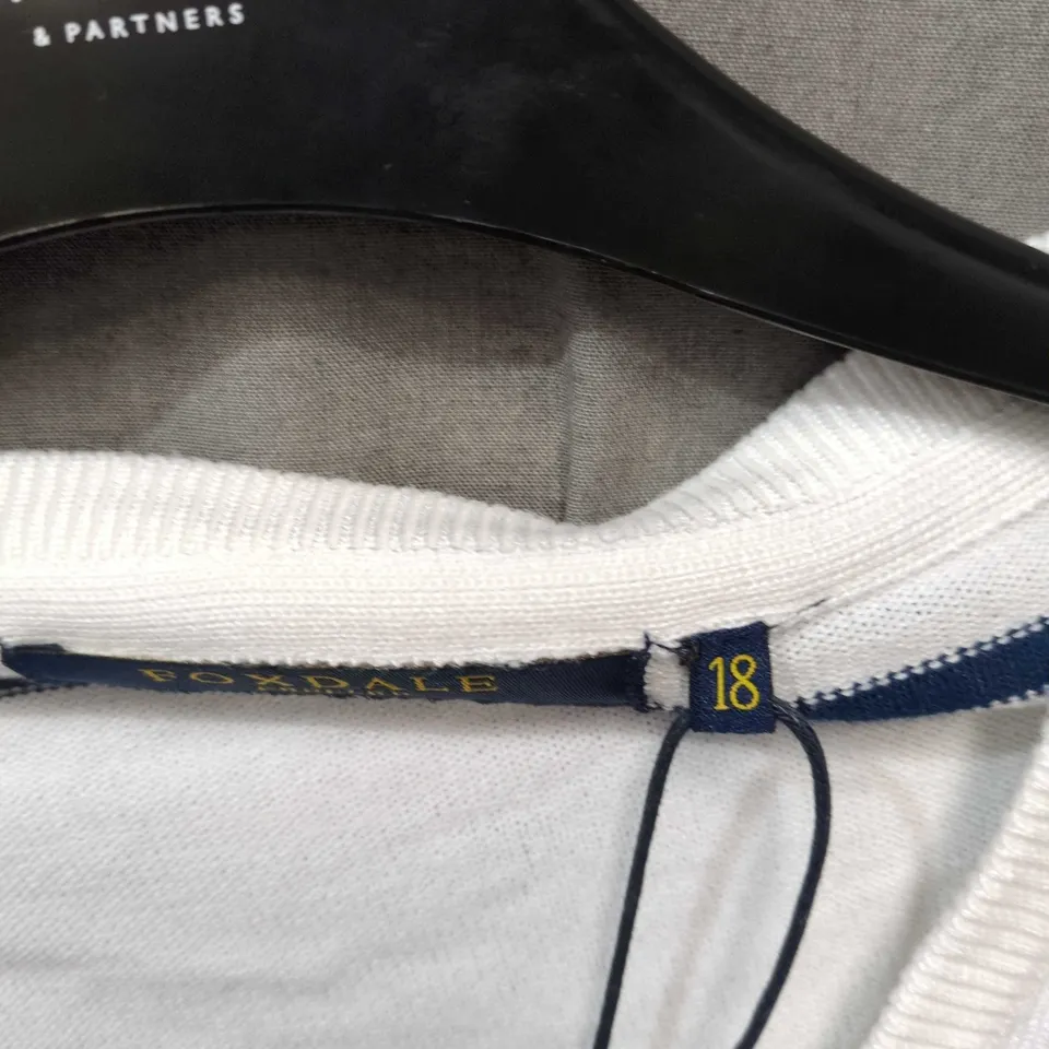  FOXDALE STRIPED KNIT TOP – WHITE WITH NAVY STRIPES - SIZE UK 18