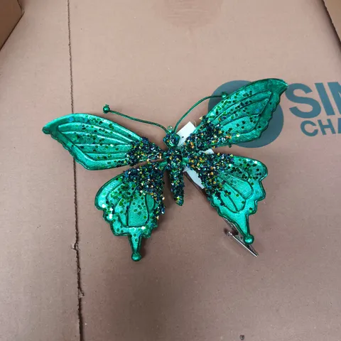 APPROXIMATELY 24 GISELA GRAHAM LARGE EMERALD GREEN BUTTERFLY DECORATION WITH A GLITTER-ENCRUSTED CENTER AND CLIP ATTACHMENTS