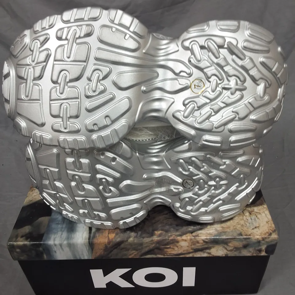 BOXED KOI KELPIE WHIMSICAL TRAINERS IN CREAM- UK 7