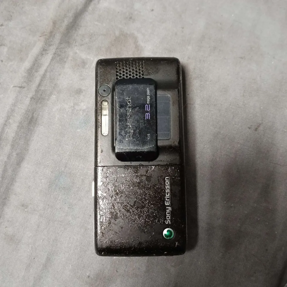 SONY ERICSSON CYBER-SHOT MOBILE PHONE – 3.2MP CAMERA – BLACK 