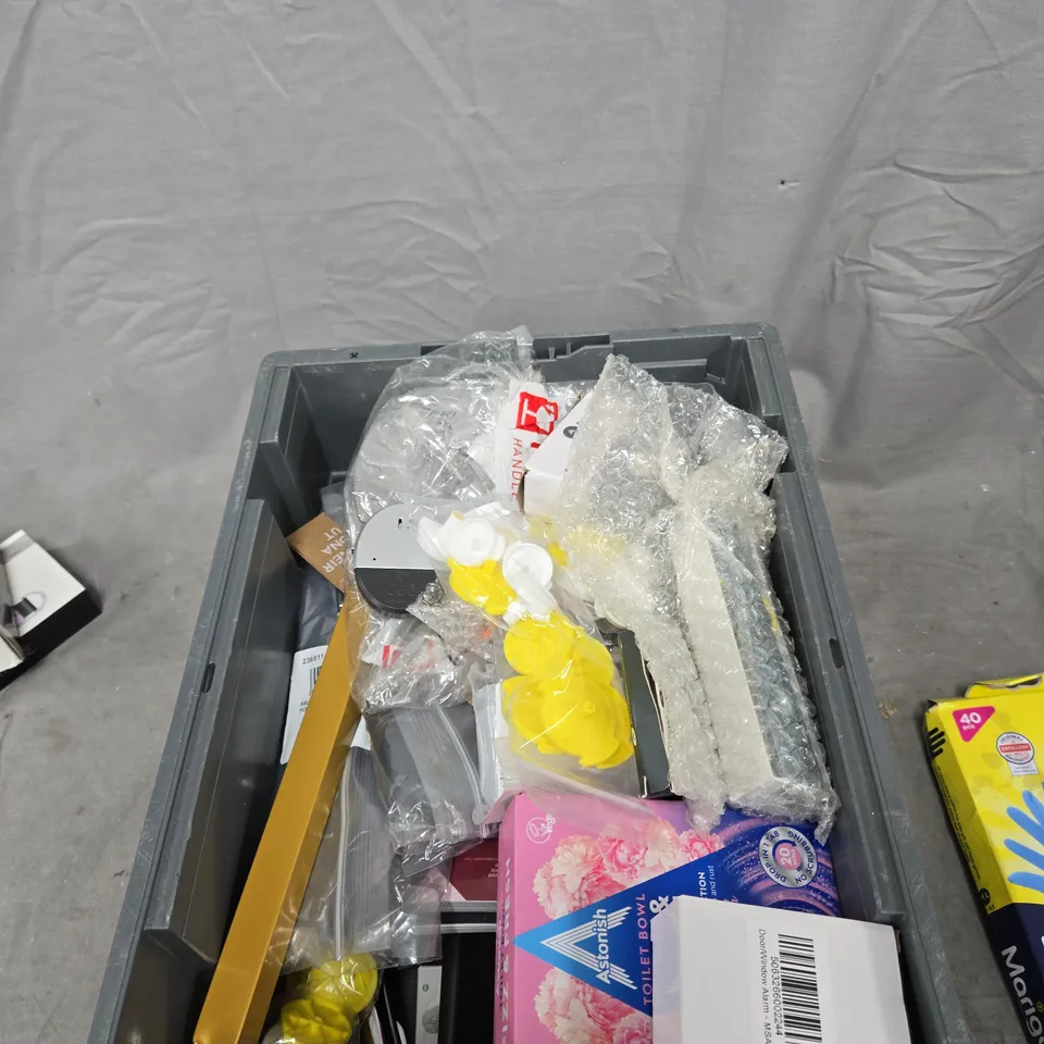 TOTE OF APPROXIMATELY 15 ASSORTED ITEMS TO INCLUDE: MARIGOLD GLOVES