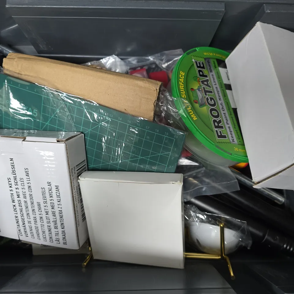 APPROXIMATELY 15 ASSORTED HOUSEHOLD ITEMS TO INCLUDE FROG TAPE, JP WINE STOPPER PHEASANT, CONTAINER LOCK, ETC