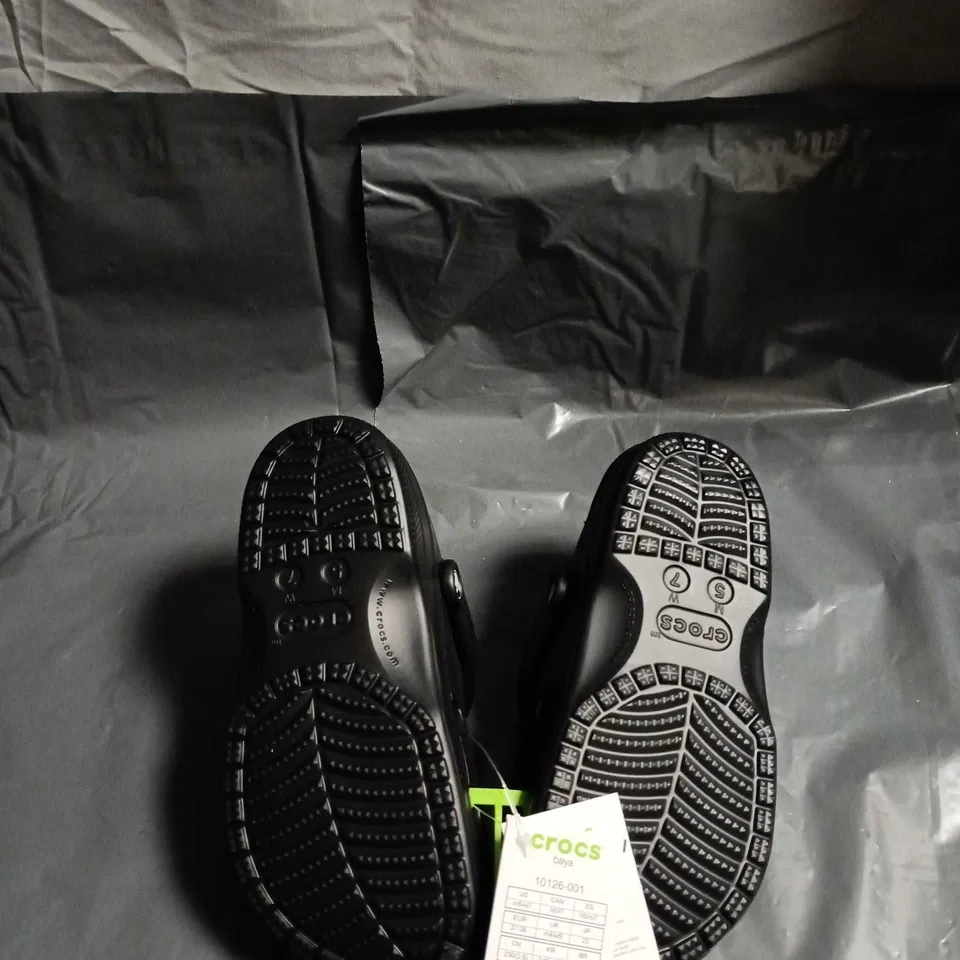 CROCS BLACK CLOGS – UNISEX SLIP-ON FOOTWEAR - SIZE EUR 37-38 