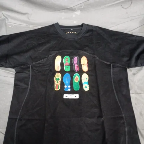 DIRTBAG BLACK T-SHIRT WITH COLOURFUL SOLE GRAPHIC – UK M