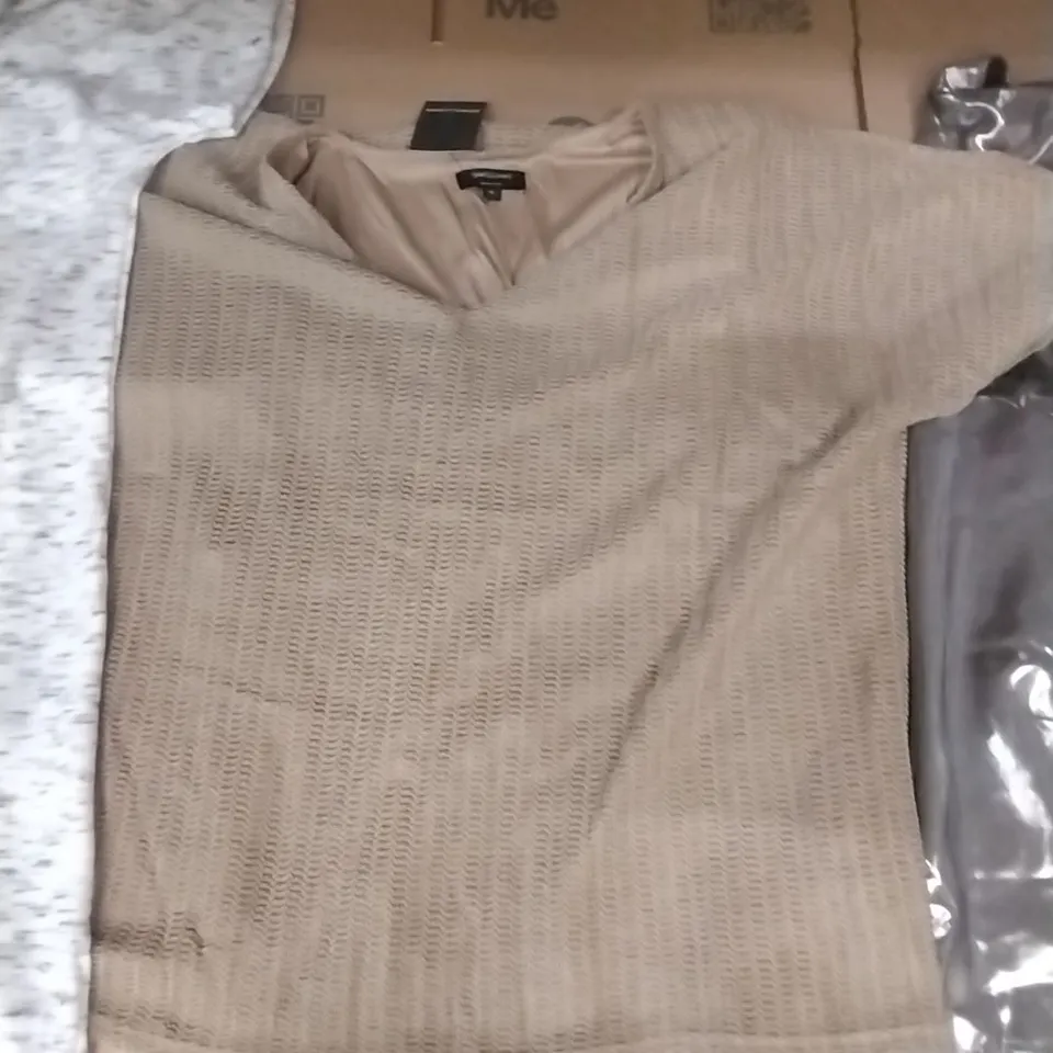 PALLET OF BRAND NEW WOMENS QUALITY DESIGNER CLOTHES APPROXIMATELY 130 TO INCLUDE; SKIRTS, TOPS, DRESSES ETC