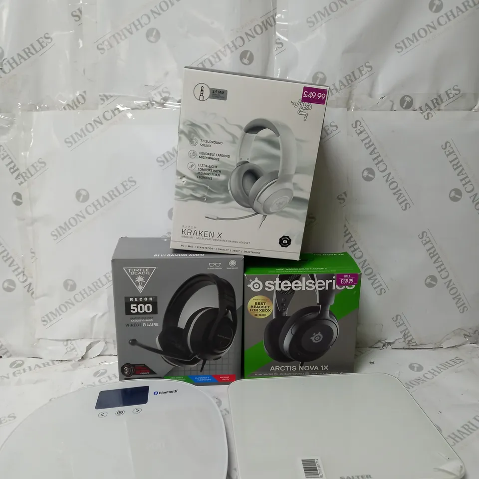 BOX OF APPROX 20 ASSORTED ITEMS TO INCLUDE - RAZER KRAKEN X - TURTLE BEACH RECON 500 - STEELSERIES ARCTIS NOVA 1X ECT