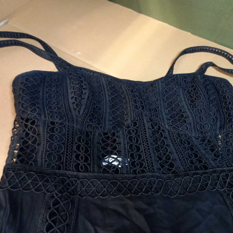 DESIGNER BLACK CROCHET STYLE DETAIL MINI DRESS - LARGE