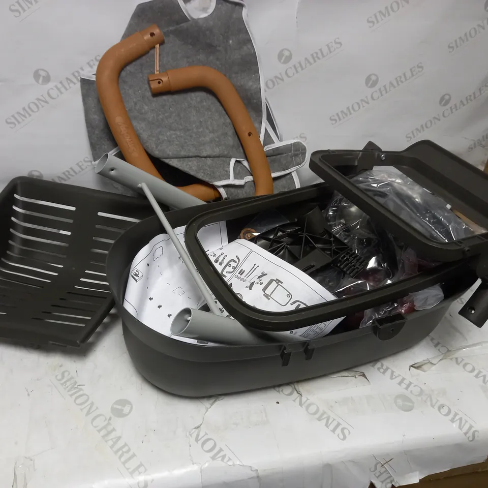 QUINNY PUSHCHAIR AND PRAM TOY SET 