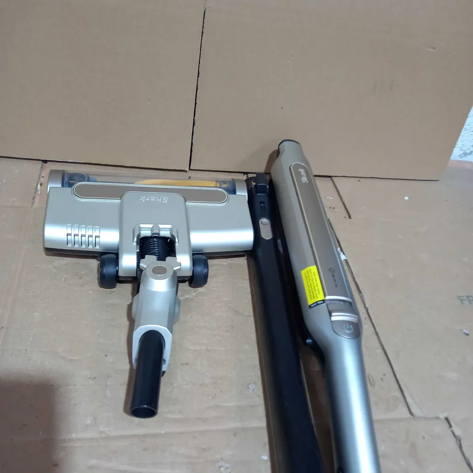 SHARK 2IN1 VACUUM GOLD/BLACK