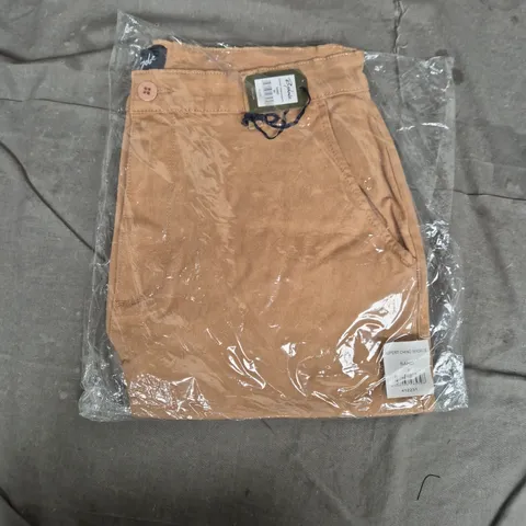 BAGGED RYDALE RUPERT CHINO SHORTS – SAND, UK 36