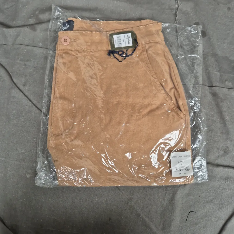 BAGGED RYDALE RUPERT CHINO SHORTS – SAND, UK 36