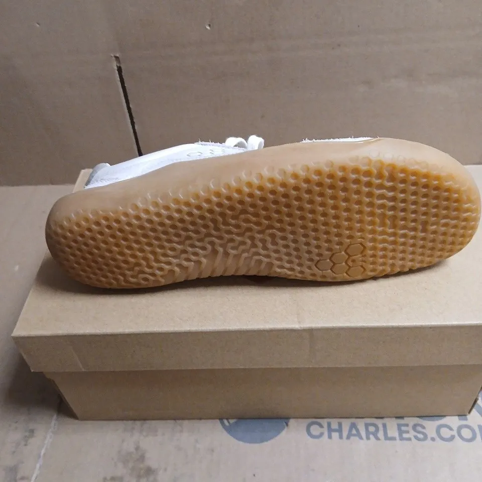 VIVOBAREFOOT WHITE TRAINERS WITH GUM RUBBER SOLE BOXED WOMENS 39