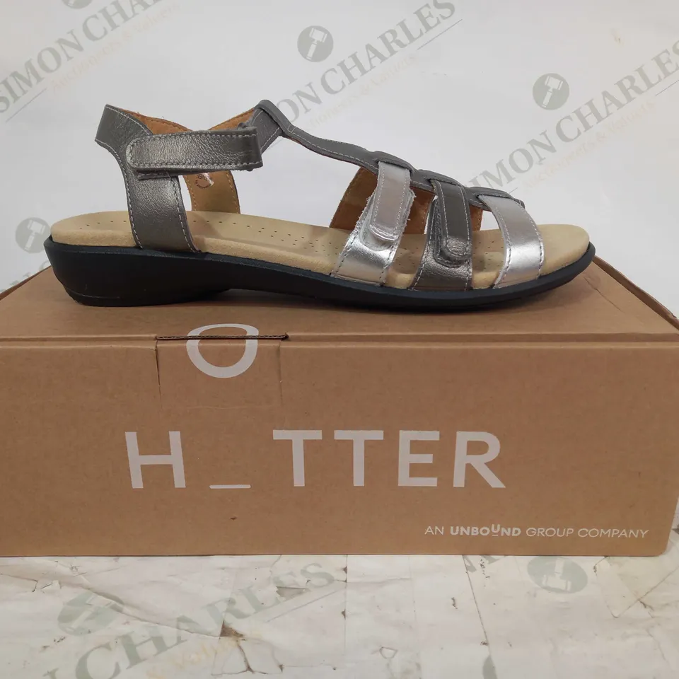 BOXED PAIR OF HOTTER OPEN TOE SANDALS IN METALLIC SILVER COLOUR UK SIZE 7