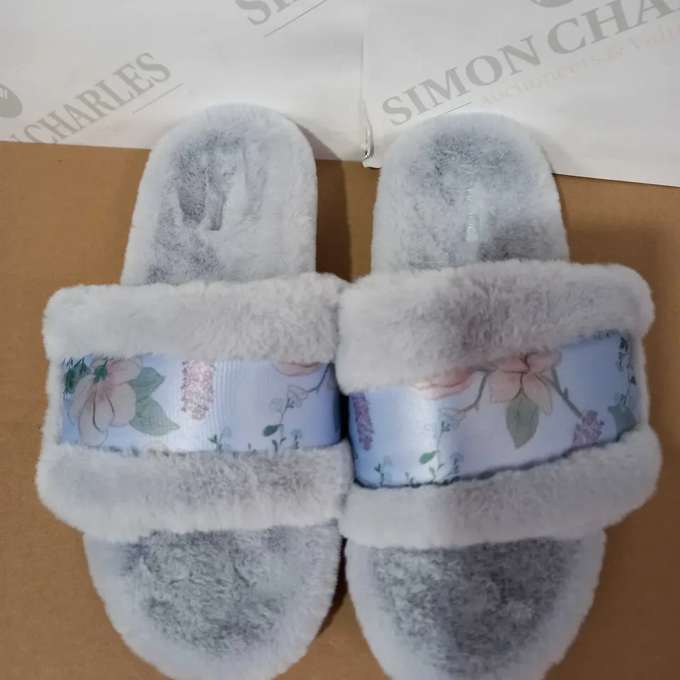 VIONIC FLORAL DESIGN BLUE FLUFFY SLIPPERS, SIZE 6 UK