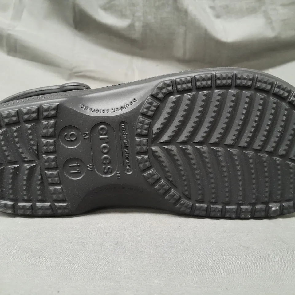 PAIR OF CROCS BAYA CLOGS IN BLACK UK SIZE M8/W9