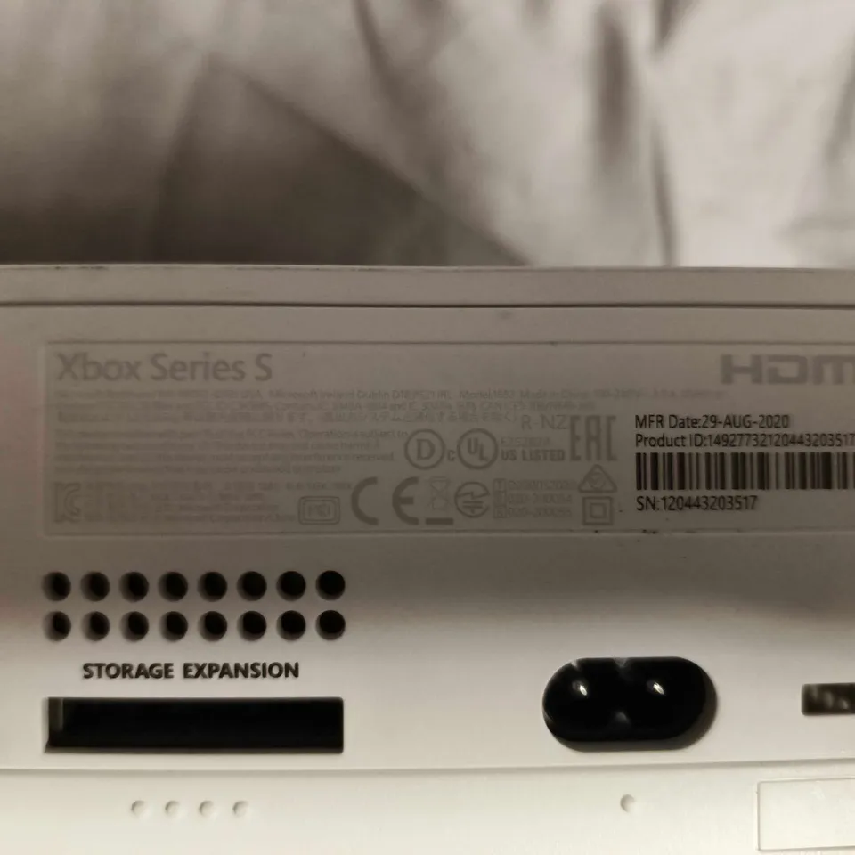 XBOX SERIES S GAMES CONSOLE IN WHITE - MODEL 1883 (CONSOLE ONLY)