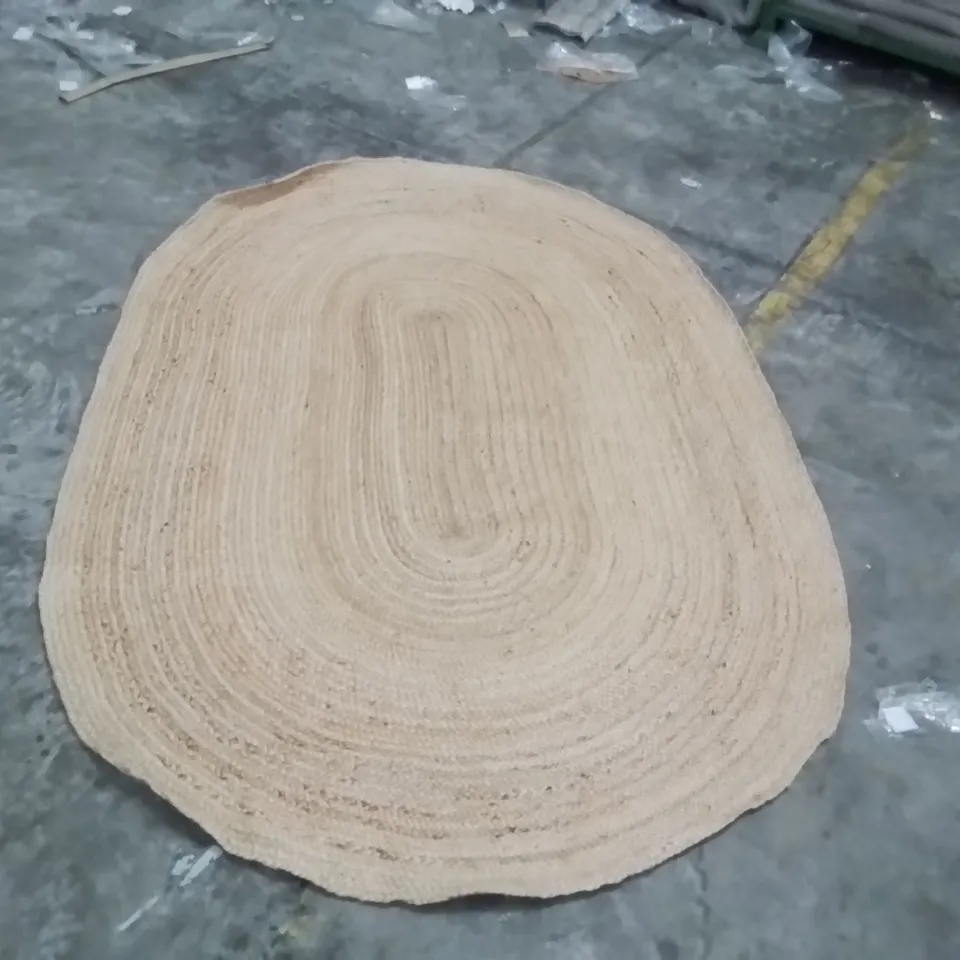 QUALITY DESIGNER AREA RUG - APPROXIMATELY 230X157