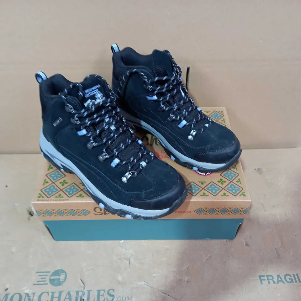 BOXED PAIR OF SKECHERS - SIZE 6