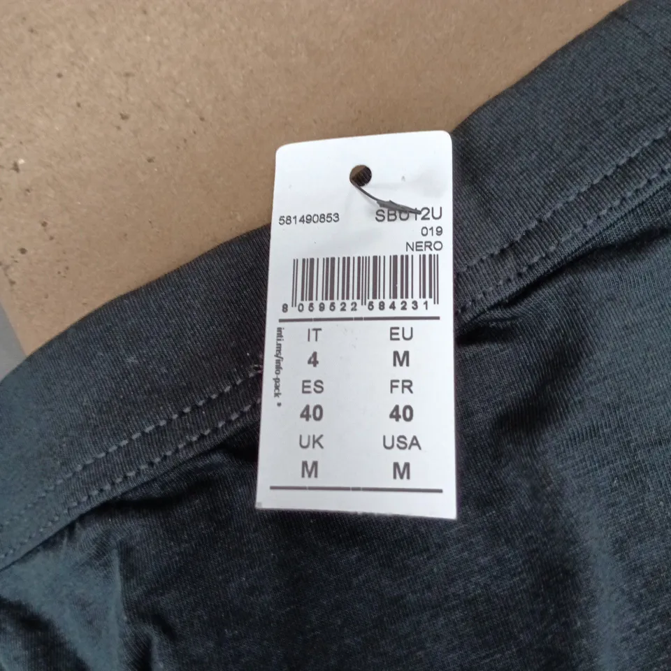MEN'S BLACK BOXER SHORTS – UK M (EU M)
