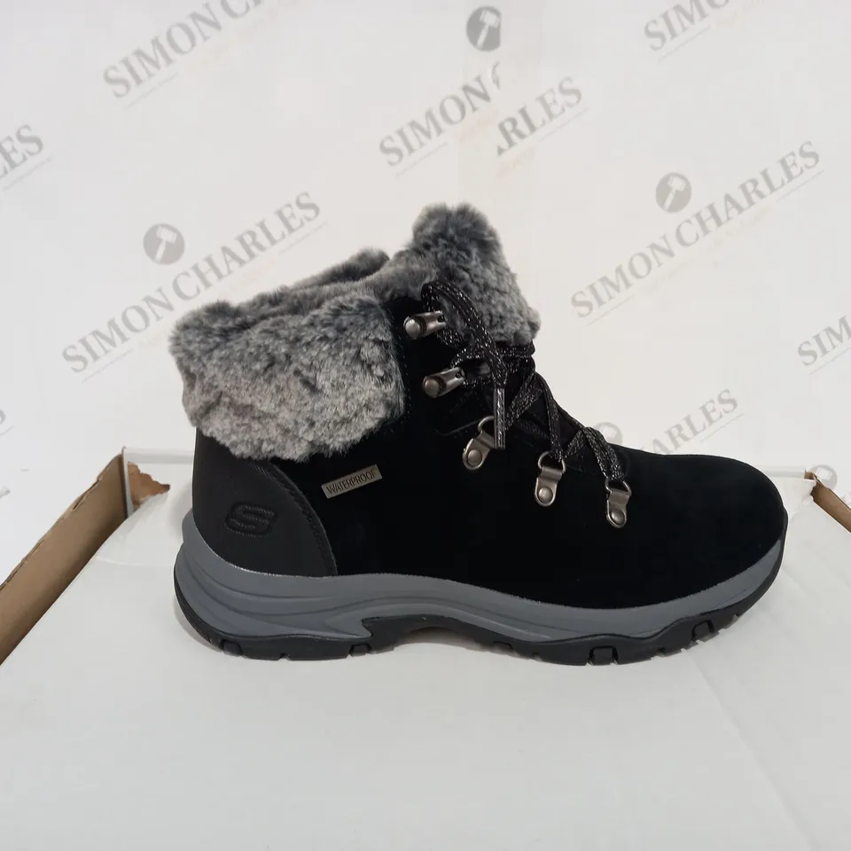 SKECHERS FAUX FUR CUFF BOOTS - UK SIZE 6