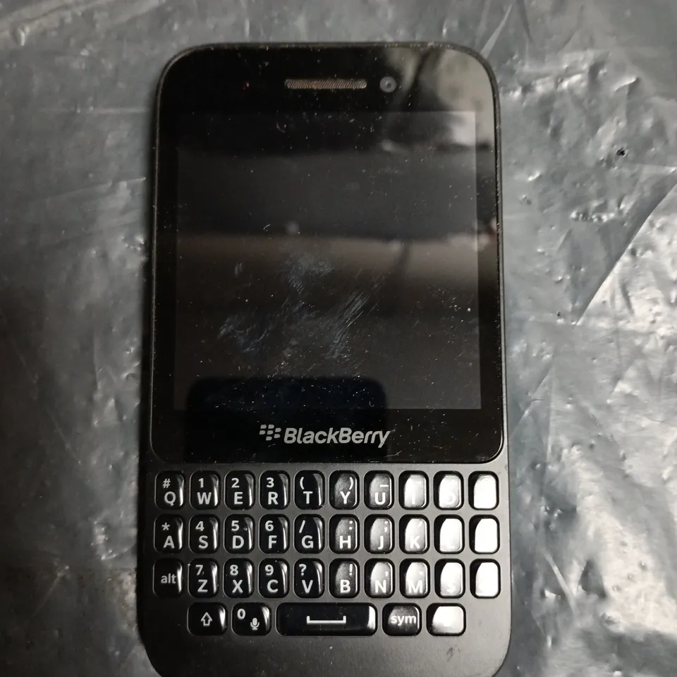 BLACKBERRY Q5 SMARTPHONE