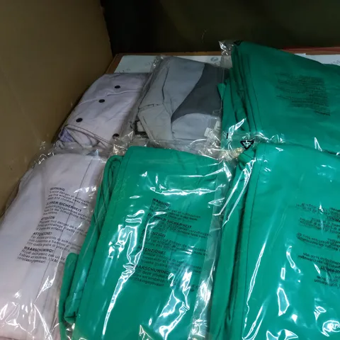 APPROX. 6 ASSORTED CLOTHING ITEMS IN VARIOUS COLOURS AND SIZES