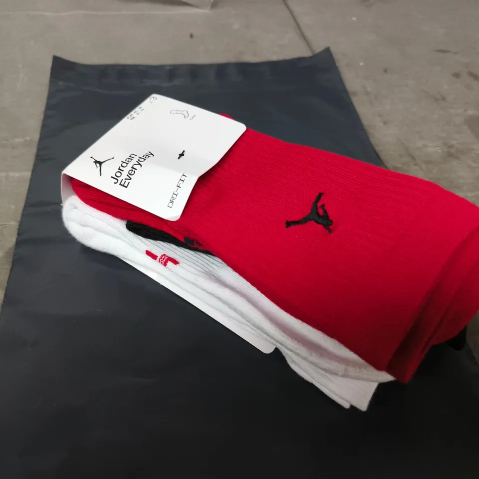 JORDAN EVERYDAY CREW SOCKS – RED/WHITE/BLACK – DRI-FIT – UK 8–11 (EUR 42–46) – 3-PACK