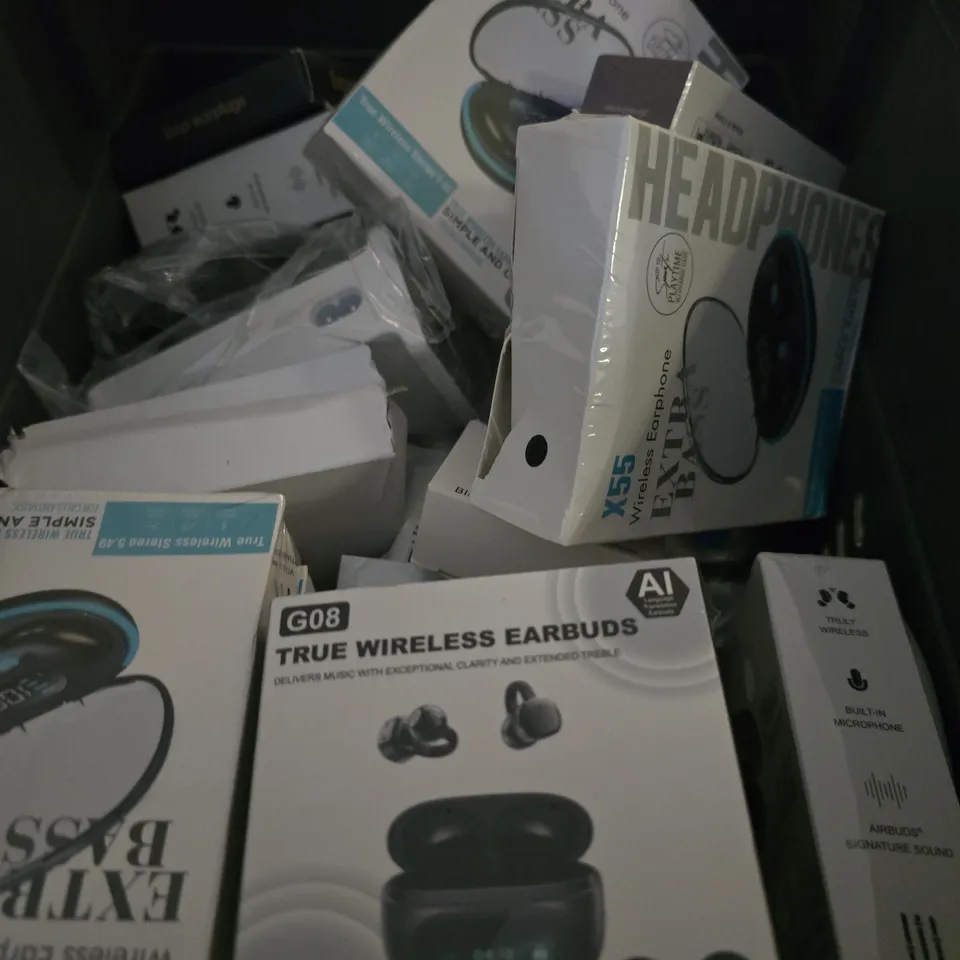 APPROXIMATELY 10 ASSORTED ITEMS TO INCLUDE - SAMSUNG TYPE C EARPHONES , TRUE WIRELESS EARBUDS , HEADPHONE ADAPTER ETC