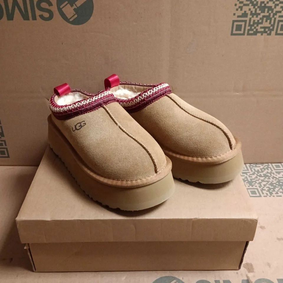 BOXED PAIR OF UGG CLASSIC MINI SLIPPERS – UK 2.4 
