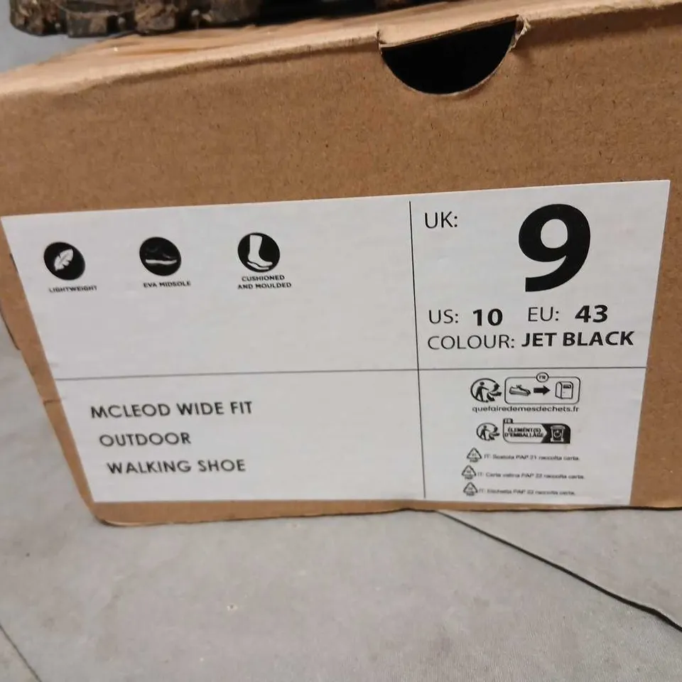 MOUNTAIN WAREHOUSE MCLEOD WIDE FIT OUTDOOR WALKING SHOE – UK 9 – JET BLACK