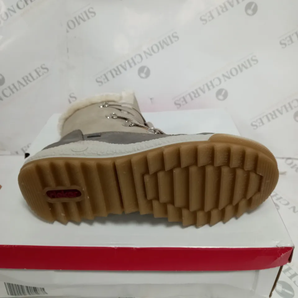 BOXED RIEKER ANTISTRESS WARM HIKING BOOTS, CREAM - SIZE 7.5 