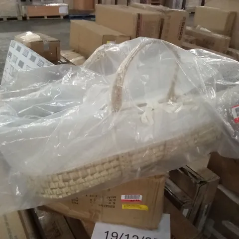 BAGGED MOSES BASKET