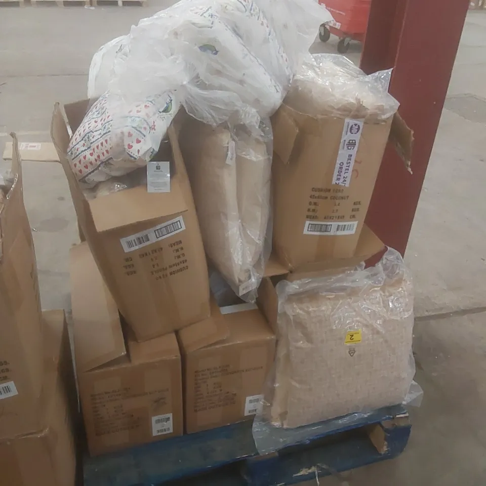 PALLET OF ASSORTED CUSHIONS AND BULB CONVERTERS