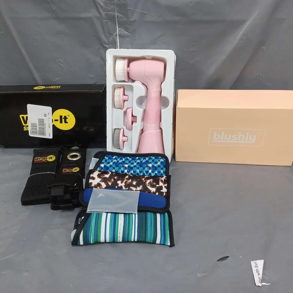 APPROXIMATELY 20 HOUSEHOLD AND HEALTH AND BEAUTY ITEMS TO INCLUDE FACIAL CLEANING BRUSH, READING GLASSES AND STORAGE STRAPS