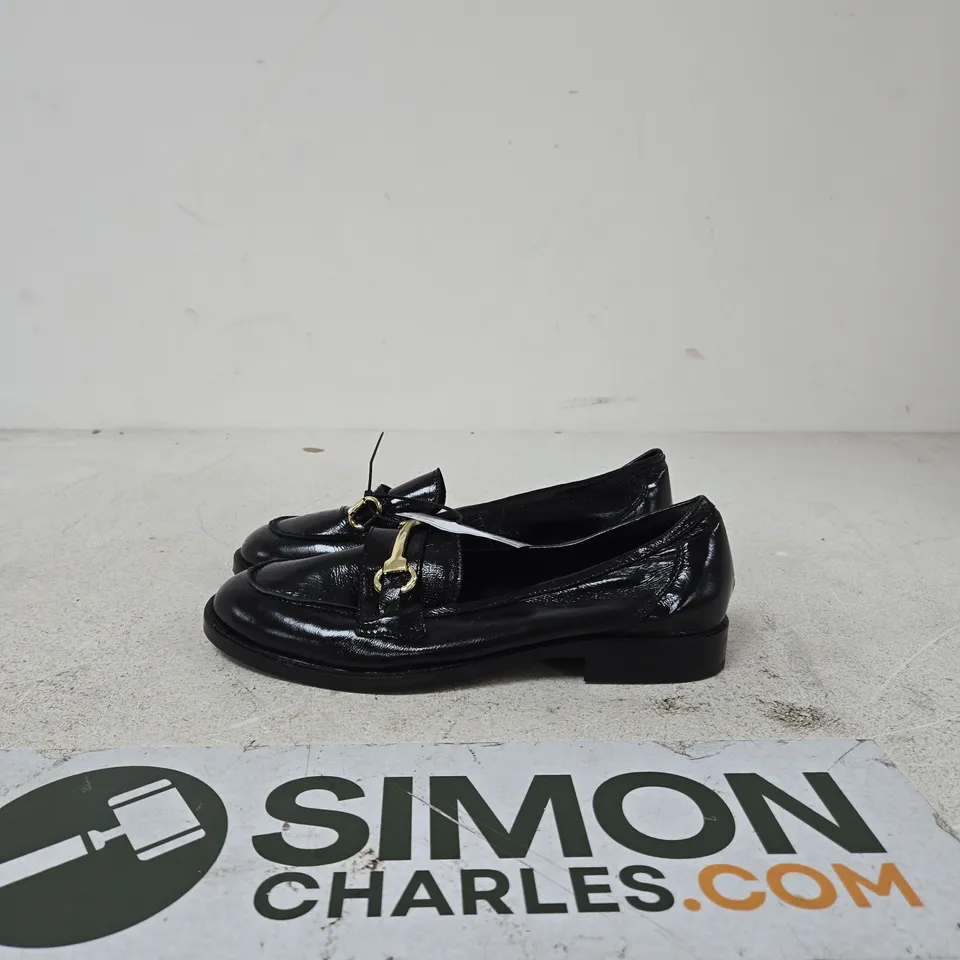 MODA WOMEN'S BLACK PATENT LEATHER LOAFERS WITH GOLD HORSEBIT DETAIL SIZE EU 40
