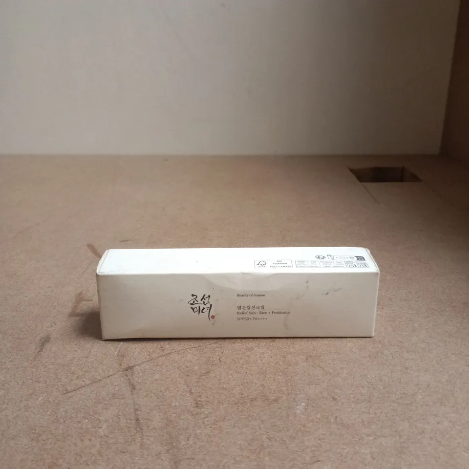 BOX OF APPROXIMATELY 10 ASSORTED BEAUTY PRODUCTS INCLUDING EILD CHERRY BLOSSOM DEODORANT REFILL, AMALFI COAST SOAP AND BEAUTY OF JAPAN RELIEF SUN SPF 50+