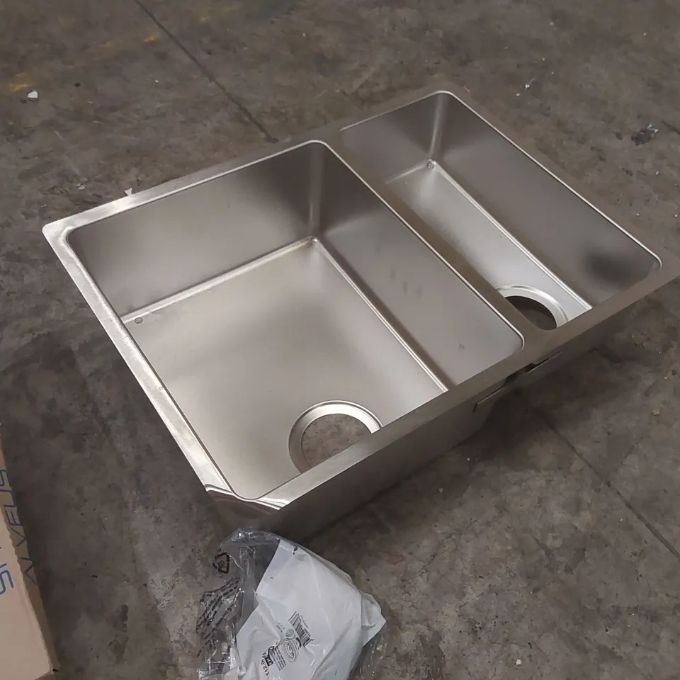 BOX CONTAINING 1x FRANKE SINK AND 1x ALVEUS SINK