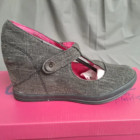 BOX OF APPROXIMATELY 12 PAIRS OF BLACK GUPPY LOVE WEDGE SHOES IN VARIOUS SIZES
