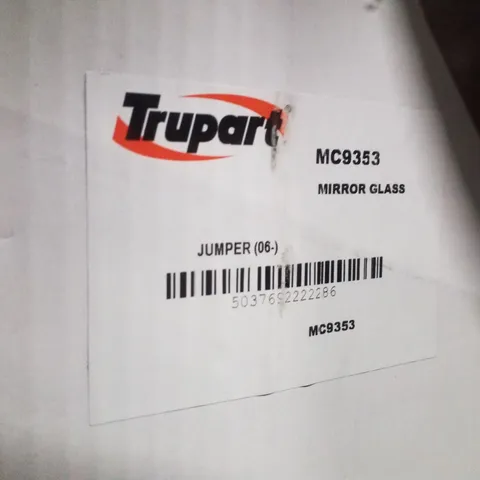 PALLET CONTAINING ASSORTED CAR PARTS INCLUDING MIRROR INDICATOR & WING MIRRORS 