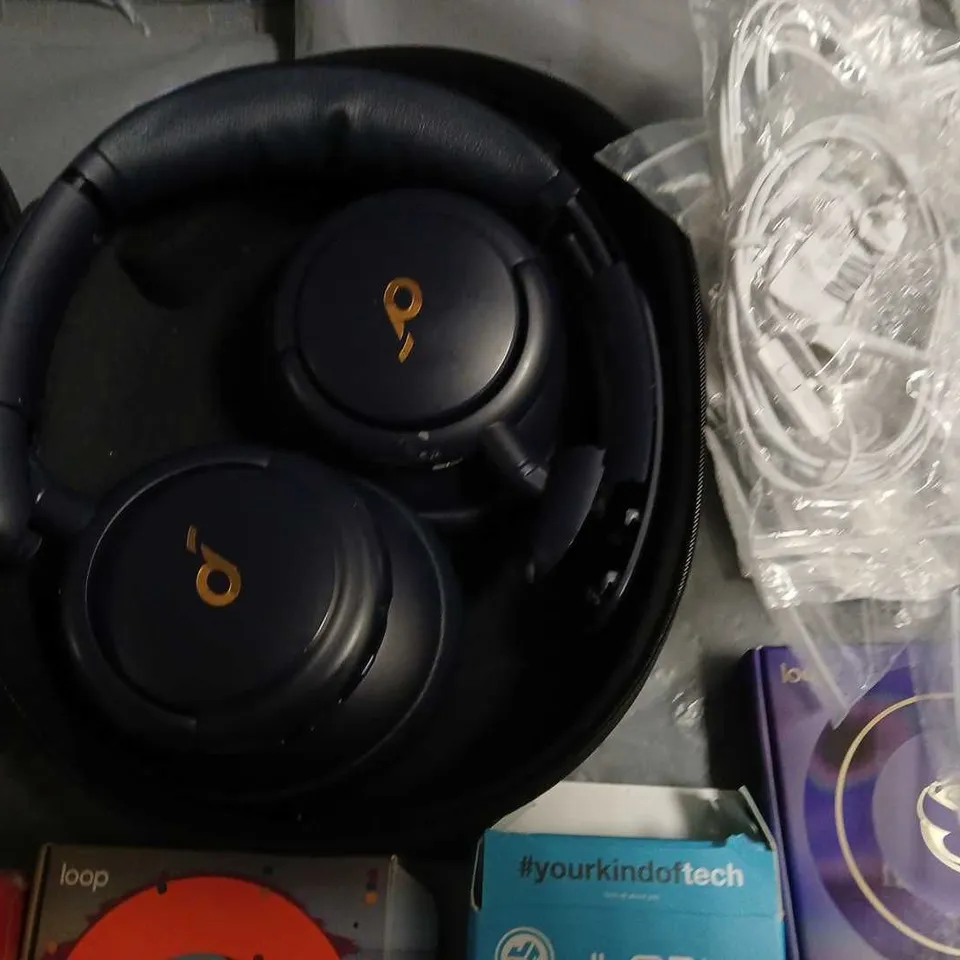 LOT OF ASSORTED SOUND AND AUDIO ITEMS TO INCLUDE LOOP EARPLUGS, WIRED EARPHONES AND JLAB TWS EARBUDS