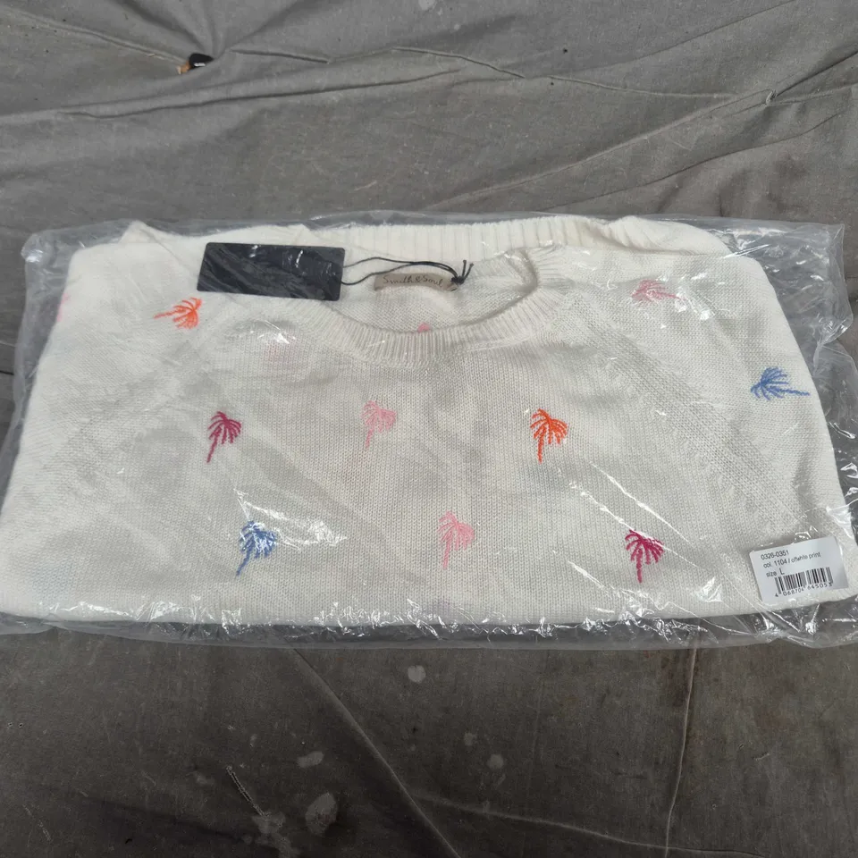 SMITH & SOUL - WHITE KNIT SWEATER WITH PALM TREE EMBROIDERY – LUXURY VINTAGE (SIZE L)