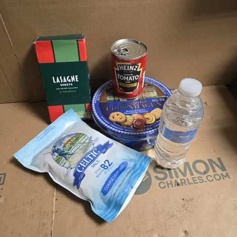 APPROXIMATELY 10 ASSORTED FOOD & DRINK ITEMS TO INCLUDE HEINZ TOMATO SAUCE, LASAGNE SHEETS, CELTIC SALT, ETC - COLLECTION ONLY