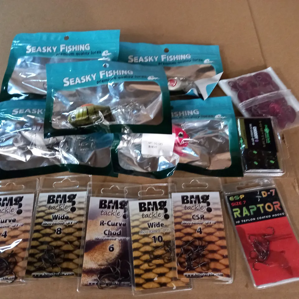 LOT OF 12 ASSORTED FISHING ITEMS TO INCLUDE HOOKS AND LURES